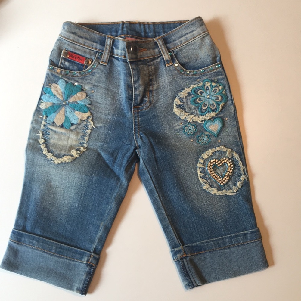 Lipstik Embellished Jean Capri Pants